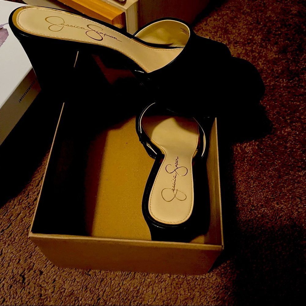 Worn once Jessica Simpson very cute and comfortable